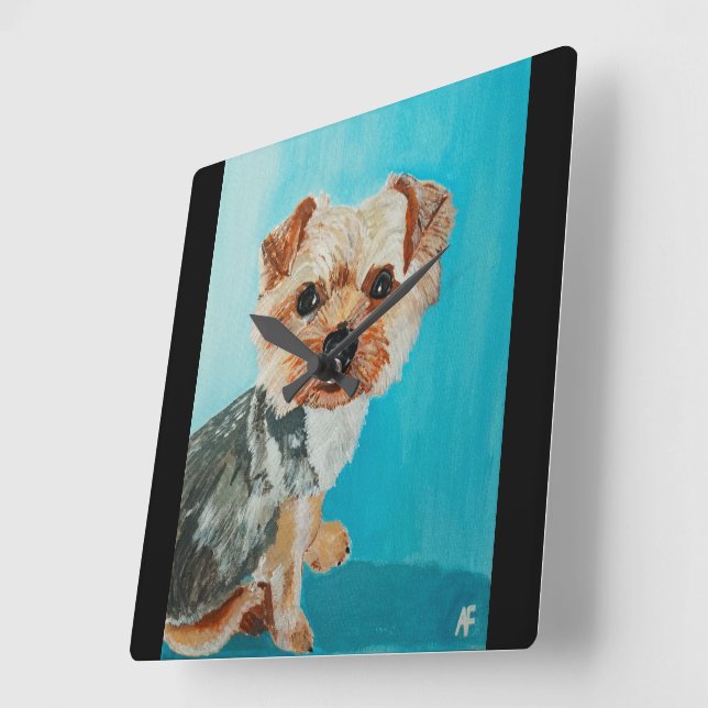 Horloge Carrée Peinture de Yorkshire Terrier par Alfred Fox (Angle)