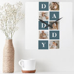 Horloge Carrée Photo et cadeaux de papa vert et de collage modern<br><div class="desc">Un collage moderne photo pères est un cadeau personnalisé qui combine plusieurs photos d'un père ou d'une figure paternelle d'une manière créative et élégante. Il s'agit de sélectionner plusieurs images significatives et de les arranger dans un format de collage, souvent avec des conceptions qui se chevauchent ou ressemblent à une...</div>