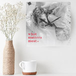 Horloge Carrée Photo tendance et ce qui compte le plus RedQuote p<br><div class="desc">Capturez l'essence des beaux moments de la vie avec nos produits exclusifs Tendance Photo & What Matters Most Positive Red. Inspirez positivité et style dans votre vie quotidienne avec cette collection unique qui mêle harmonieusement tendances modernes et sentiments intemporels. Que vous soyez en train de vous faire plaisir ou de...</div>