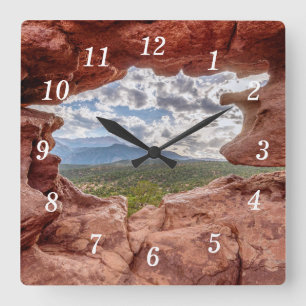 Horloge Carrée Pikes Traverse Un Trou De Roche À L'Horloge Mural
