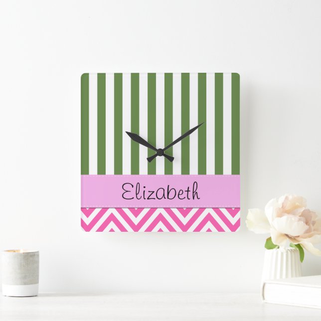Horloge Carrée Pink Zigzag, chevron, Green Stripes, Your Name (Maison)