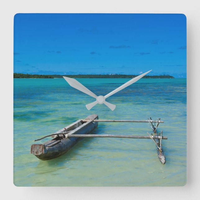 Horloge Carrée Pirogue à balancier dans un océan peu profond (Recto)