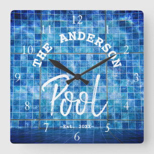 Horloge Carrée Piscine en Carreaux Bleus Froids Nom de Famille Pe