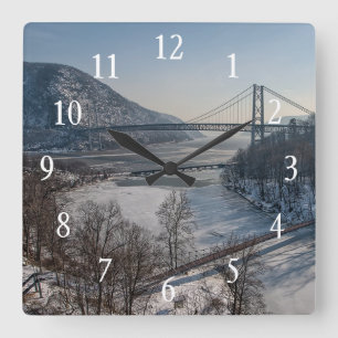 Horloge Carrée Pont en montagne d'ours