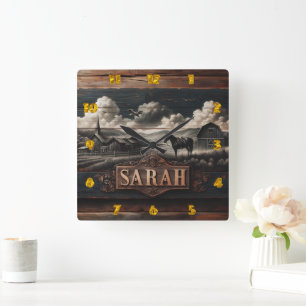 Horloge Carrée Portrait Rustique du cheval près de Ferme à Dusk