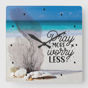 Horloge Carrée "Pray More Worry Less" Coquillages sur Sandy Beach