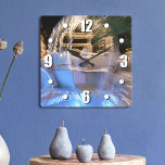 Horloge Carrée Princesse brillant or & bleu conte de fées photo c<br><div class="desc">Qui a besoin du Prince Charming ? Faites votre propre "bonheur toujours après" et embrassez "girl power" chaque fois que vous regardez l'heure sur cette horloge murale dorée et colorée de photographie. Vous avez le choix entre un visage rond ou carré. Fait un grand cadeau de ménage! Vous pouvez facilement...</div>