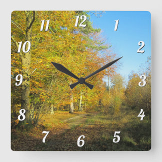 Horloge Carrée Promenade d'automne ensoleillée - Personnalisée