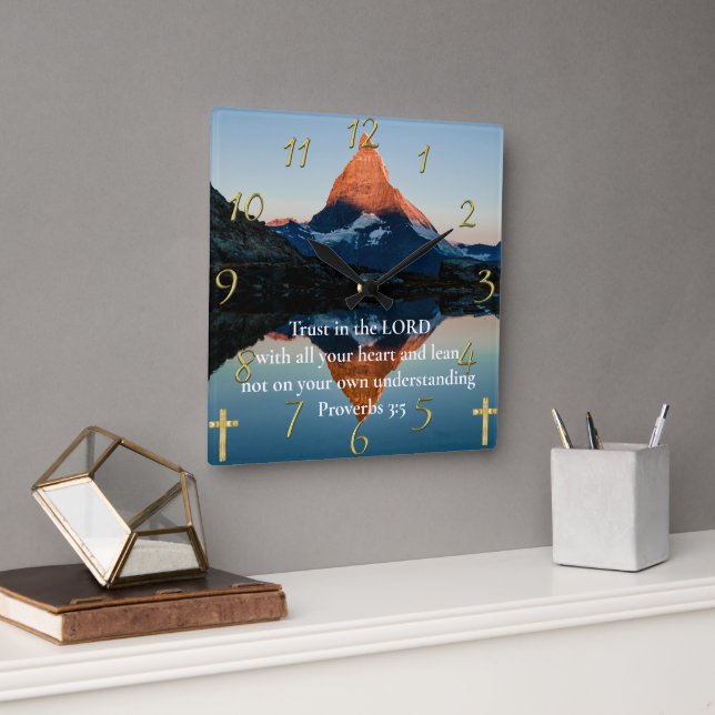Horloge Carrée Proverbes 3:5 Foi chrétienne moutain lac (Bureau)