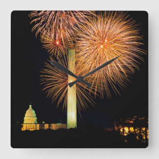 Horloge Carrée Quatrième de juillet, affichage de feu d'artifice,