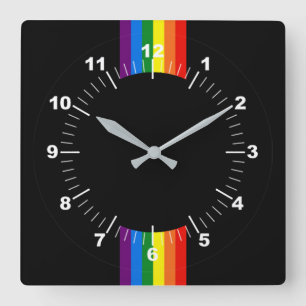 Horloge Carrée Rayures d'arc-en-ciel sur l'appui noir du gay