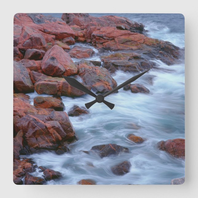 Horloge Carrée Rocky shoreline with water, Canada (Recto)