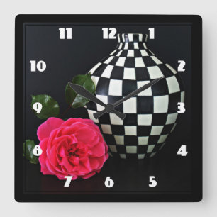 Horloge Carrée Rose et vase checkered