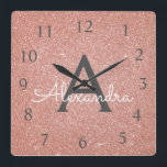 Horloge Carrée Rose - nom rose de monogramme de parties<br><div class="desc">Rougissent rose - le nom (gris) rose de monogramme de parties scintillantes d'étincelle de gris d'or et de charbon de bois et l'horloge murale initiale de portion. L'horloge murale fait le cadeau parfait pour quelqu'un qui aime les parties scintillantes roses d'étincelle et travaille dans Microblading, prolongements de cil (mèches), coiffeur,...</div>