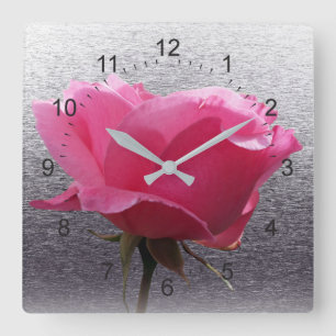 Horloge Carrée rose sur gris