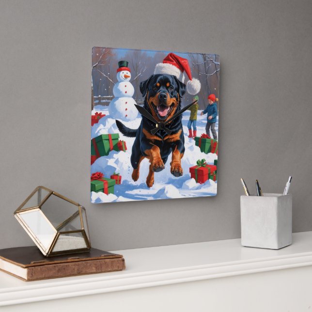 Horloge Carrée Rottweiler coule en neige avec Casquette de Noël (Bureau)