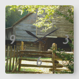 Horloge Carrée Rustic barn clock