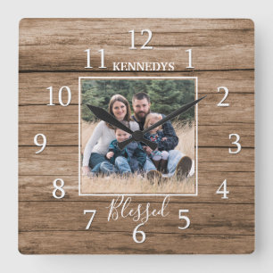 Horloge Carrée Rustic Wood Nom de famille Photo Blessé Agritouris