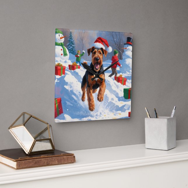 Horloge Carrée Scène de neige festive de Noël d'Airedale (Bureau)