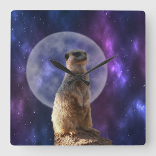 Horloge Carrée Sentinelle cosmique : Meerkat sous la Pleine lune