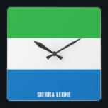 Horloge Carrée Sierra Leone Drapeau éblouissant patriotique<br><div class="desc">Le drapeau de la Sierra Leone Éblouit le Mur Carré patriotique cadenas dans les couleurs et les éléments du drapeau national de la Sierra Leone couvrant le devant de l'horloge. Les couleurs du drapeau national sont complétées par le texte "Sierra Leone" en bas. Le texte est entièrement personnalisable à l'aide...</div>