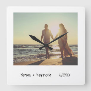 Horloge Carrée Simple Black and White Newlywed Photo