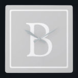 Horloge Carrée Simple Monogramme Gris Clair<br><div class="desc">Merci pour votre achat !</div>