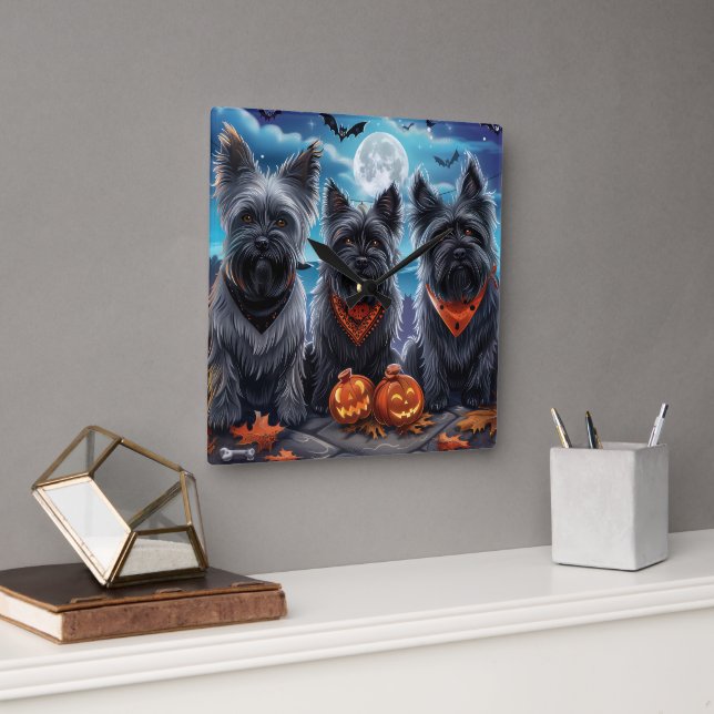 Horloge Carrée Skye Terrier Halloween Épouvantable  (Bureau)