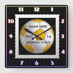 Horloge Carrée Soccer black and white clock with player