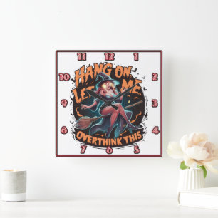 Horloge Carrée Sorcière contemplant sur un balai à la tombée de l