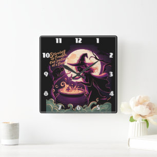 Horloge Carrée Sorcière remuant une potion sous une pleine lune l