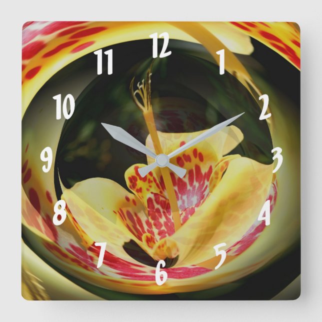 Horloge Carrée Spotted Yellow Lily Flower Abstract Art (Recto)