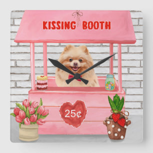 Horloge Carrée Stand de baisers de chien Poméranie pour la Saint-