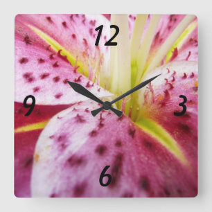 Horloge Carrée Stargazer Lily brillant Magenta Floral