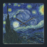 Horloge Carrée Starry Night Vincent van Gogh Art Peinture<br><div class="desc">Vincent van Gogh (Néerlandais, 1853 - 1890) Starry Night, 1889, Huile sur toile Sans cadre : 73 × 92 cm (28, 7 × 36, 2 po) Ce tableau représente la vue depuis la fenêtre orientale de la chambre d'asile de Van Gogh à Saint-Rémy-de-Provence, il ajoute un village idéalisé. Il est...</div>