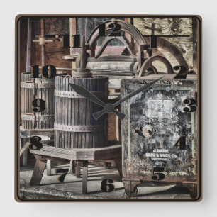 Horloge Carrée Steampunk Old West avec Barils et Coffre-fort