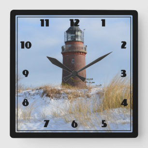 Horloge Carrée Sturdy Lighthouse on a Rocky Coast in Winter