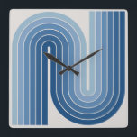 Horloge Carrée Style 1970s Arched Stripes Motif géométrique<br><div class="desc">Retro 1970 Style Arched Stripes Motif géométrique en bleu.</div>