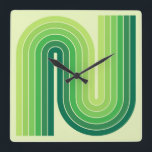 Horloge Carrée Style 1970s Arched Stripes Motif géométrique<br><div class="desc">Retro 1970 Style Arched Stripes Motif géométrique en vert.</div>
