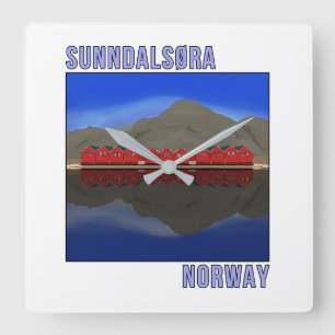 Horloge Carrée Sunndalsora Norvège Scandinave