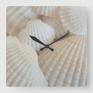 Horloge Carrée Sunny White Sea Shells Summer Beach Exotic Clock