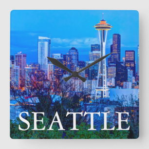 Horloge Carrée Super Lune se levant près de la skyline de Seattle