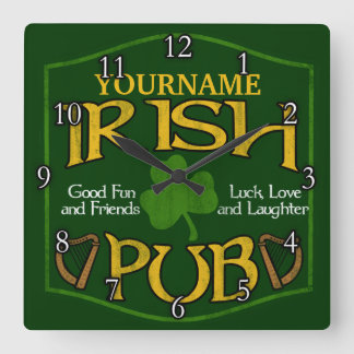 Horloge Carrée Symbole de pub irlandais personnalisé