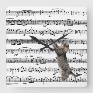 Horloge Carrée Tabby Cat On Sheet Music