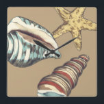 Horloge Carrée Trio Shell sur Khaki<br><div class="desc">Megan Meagher est connue pour ses oeuvres d'art simples. C'est une grande image d'art décoratif qui capte la vie marine avec une étoile de mer jaune et une coquille de conque bleue et rouge. Obtenez cette impression fine d'art aujourd'hui sur couleur kaki sur votre produit Zazzle.</div>