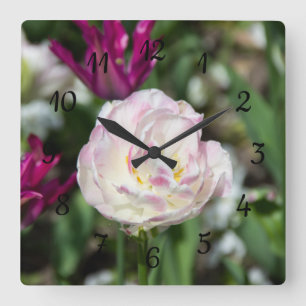 Horloge Carrée Tulipes rose vif par jour ensoleillé