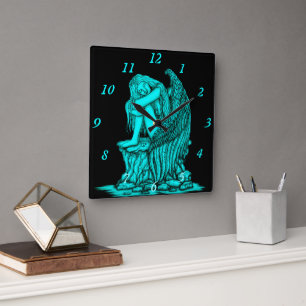 Horloge Carrée Un ange endormi sur la pierre