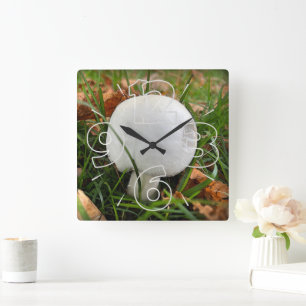 Horloge Carrée Un champignon mordu