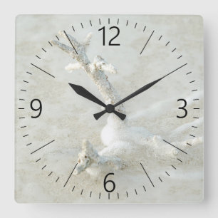Horloge Carrée Un seul corail sur la plage