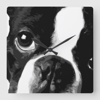 Horloge Carrée Un terrier noir et blanc de Boston